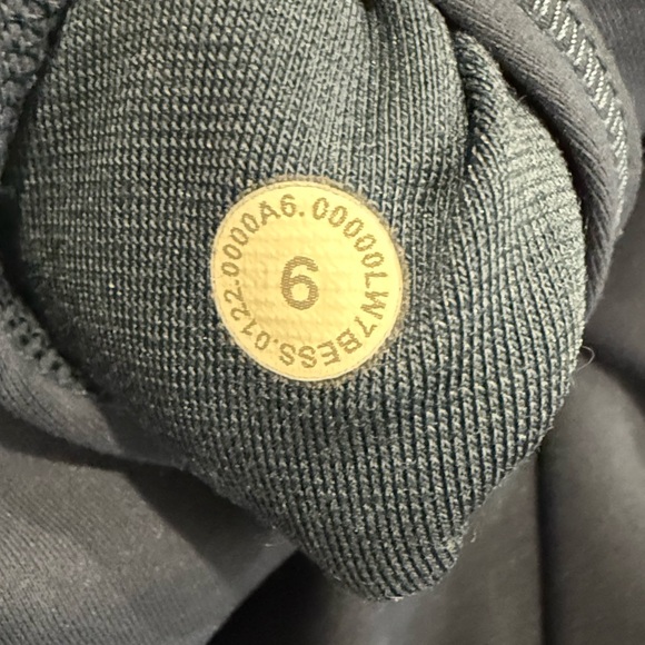 LULULEMON Wunder Train High Rise Bike Shorts size 6 inseam 6" True Navy - Picture 7 of 7